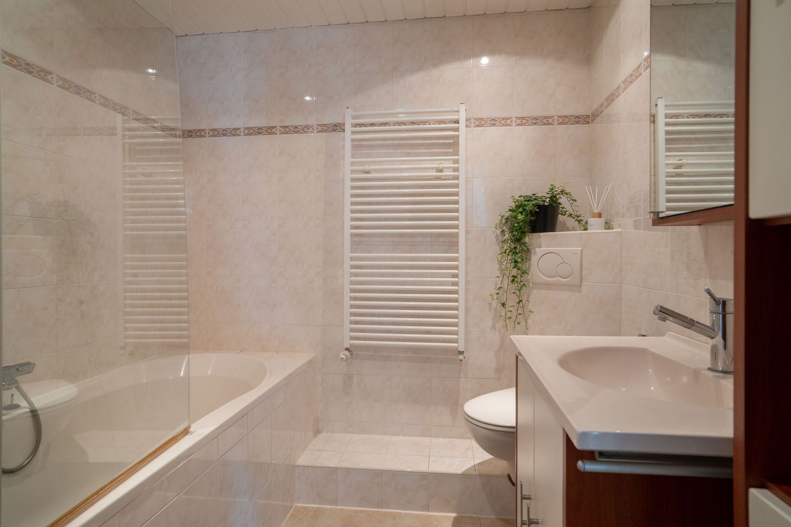 Badkamer plus uitbouw before